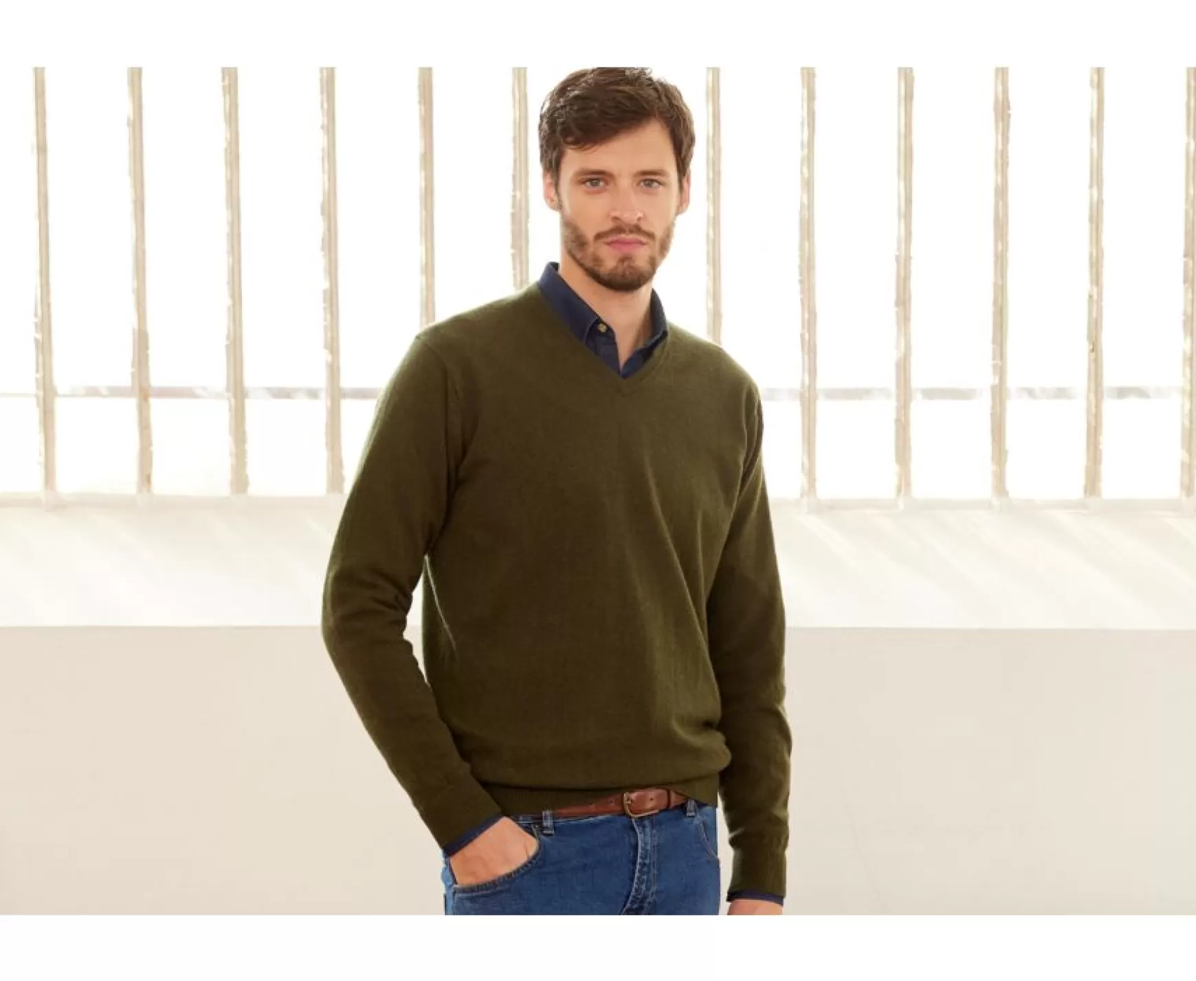 Bexley | V-Neck Wool Jumper Elian Green